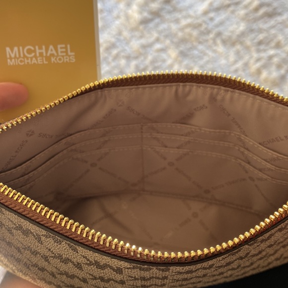 MICHAEL MICHAEL KORS Large Logo Wristlet - Picture 7 of 9